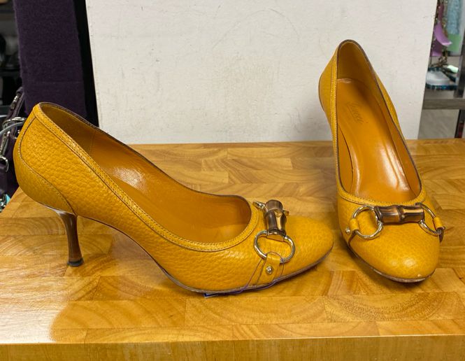 Gucci Marigold Pebbled Leather Horsebit Heels Size 7.5