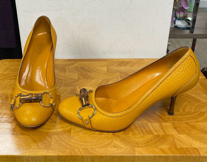 Gucci Marigold Pebbled Leather Horsebit Heels Size 7.5