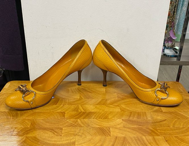 Gucci Marigold Pebbled Leather Horsebit Heels Size 7.5