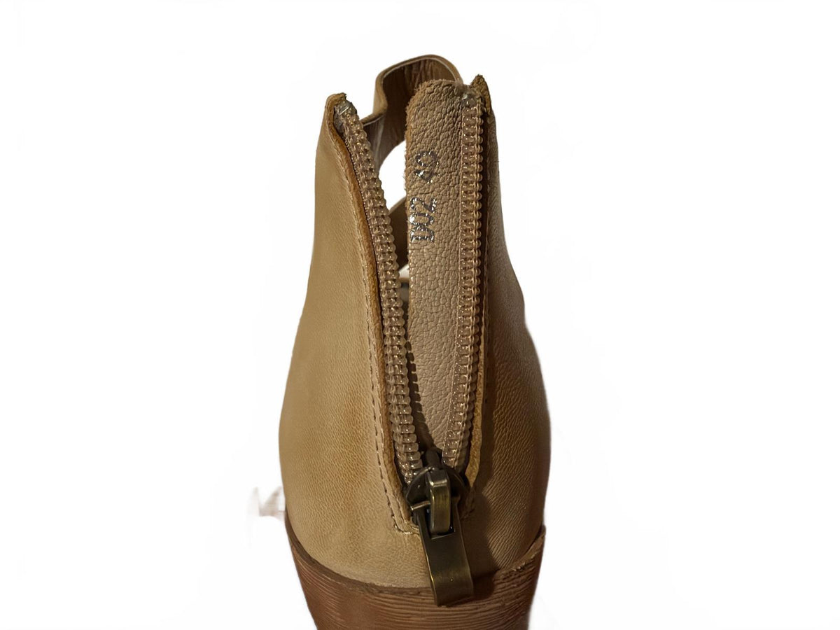 NWOB Antelope Davi Wedge Sandals
