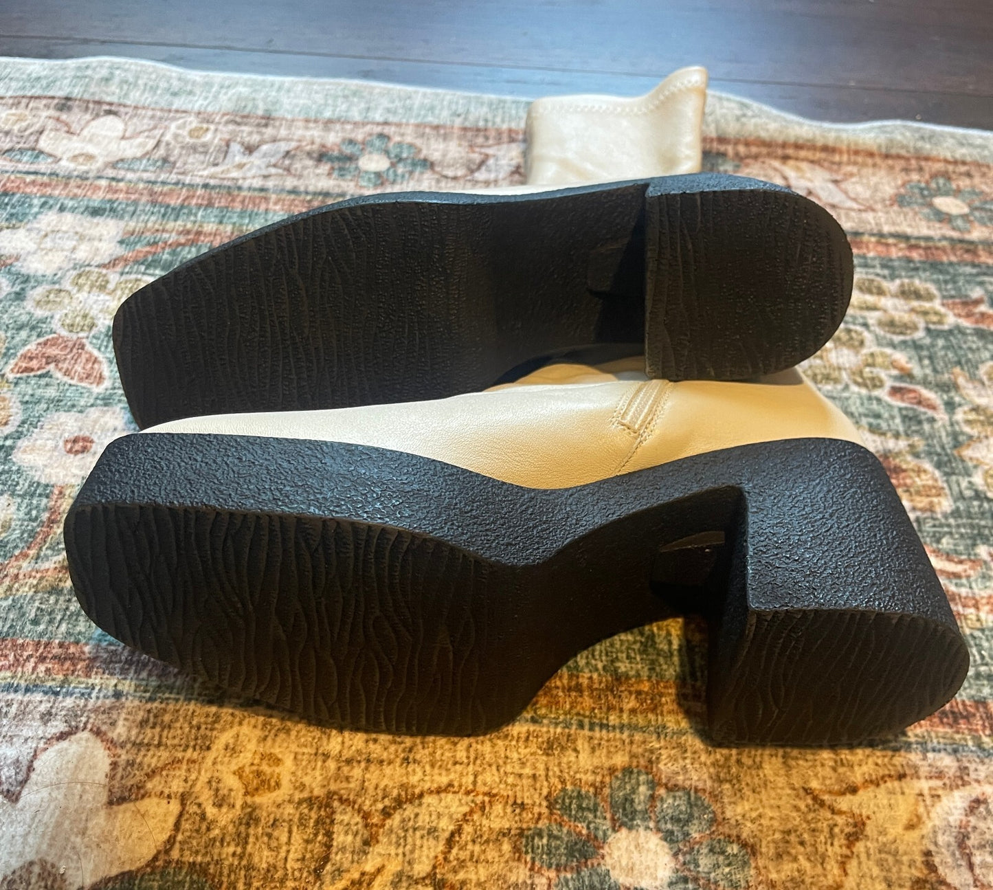 Akaada Booties
