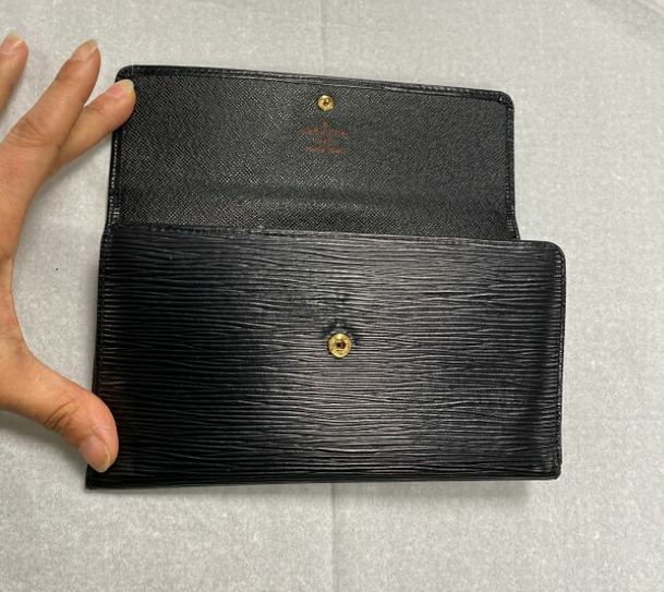 Vintage Louis Vuitton Black Epi Sarah Wallet