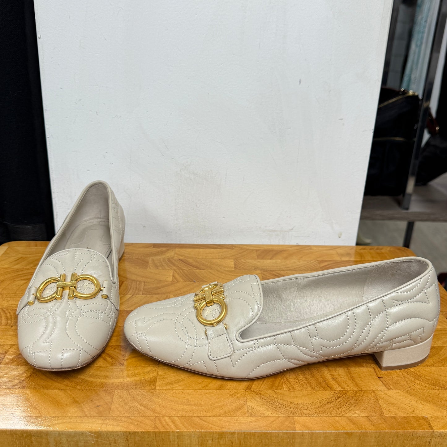 Salvatore FERRAGAMO Light Gray Leather Flats Size 8