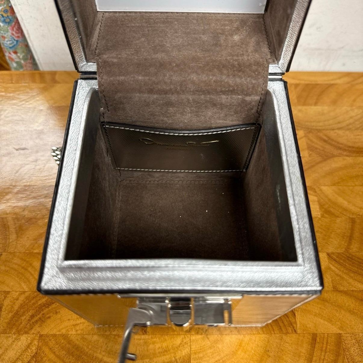 UNUSED Oscar de la Renta Silver Leather Alibi Bag