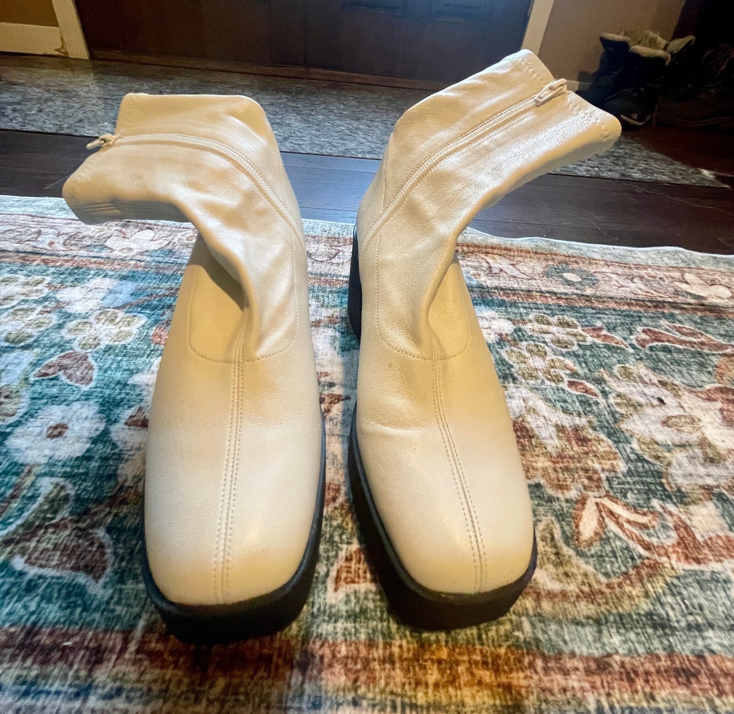 Akaada Booties