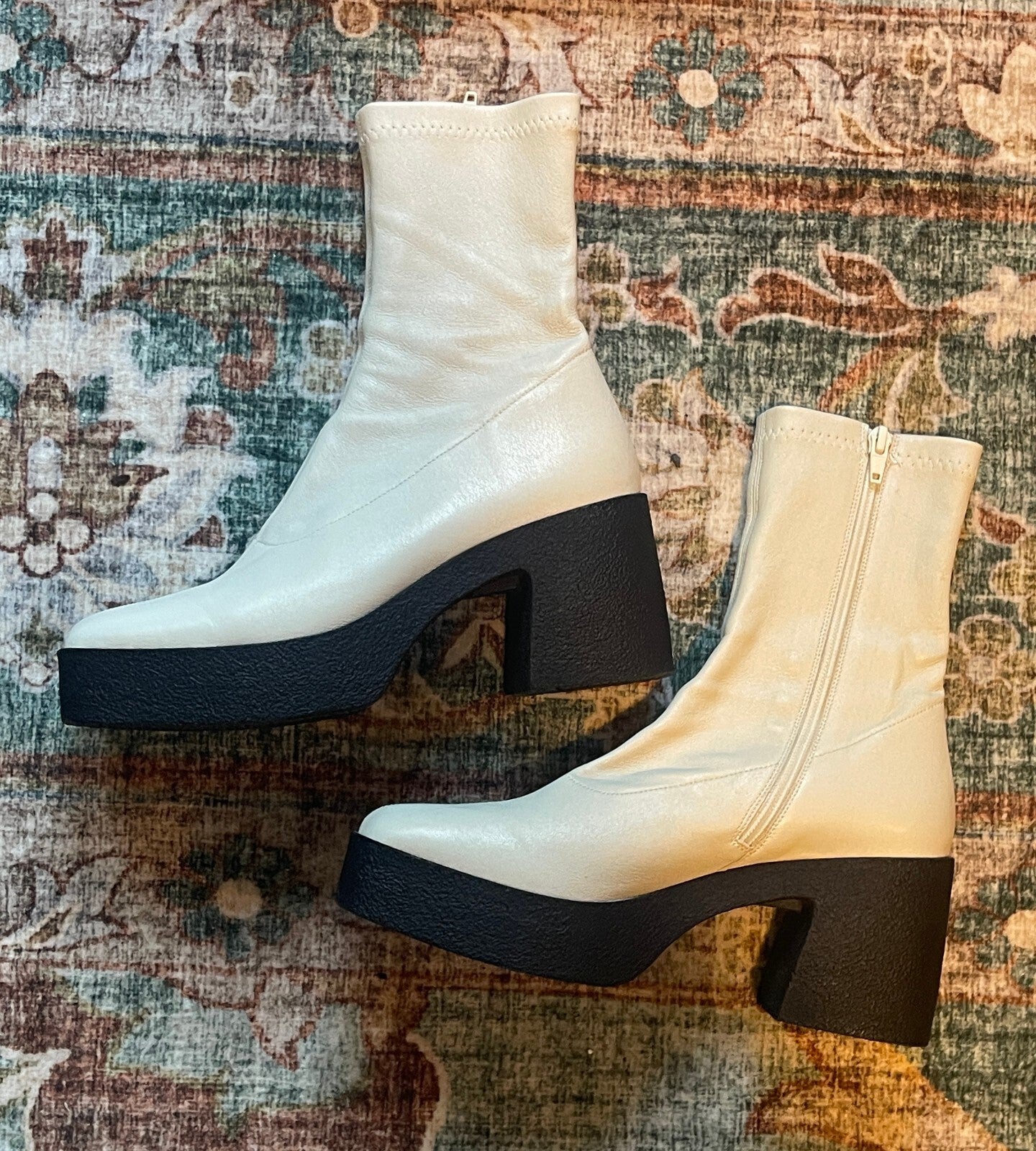 Akaada Booties
