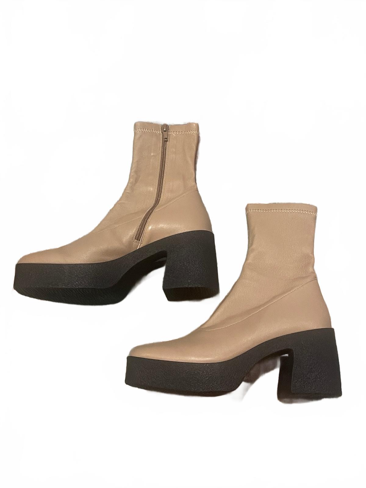 Akaada Booties