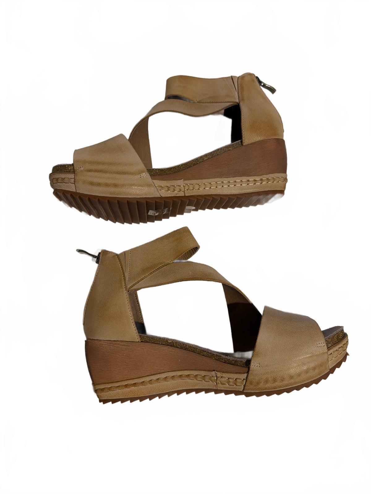 NWOB Antelope Davi Wedge Sandals