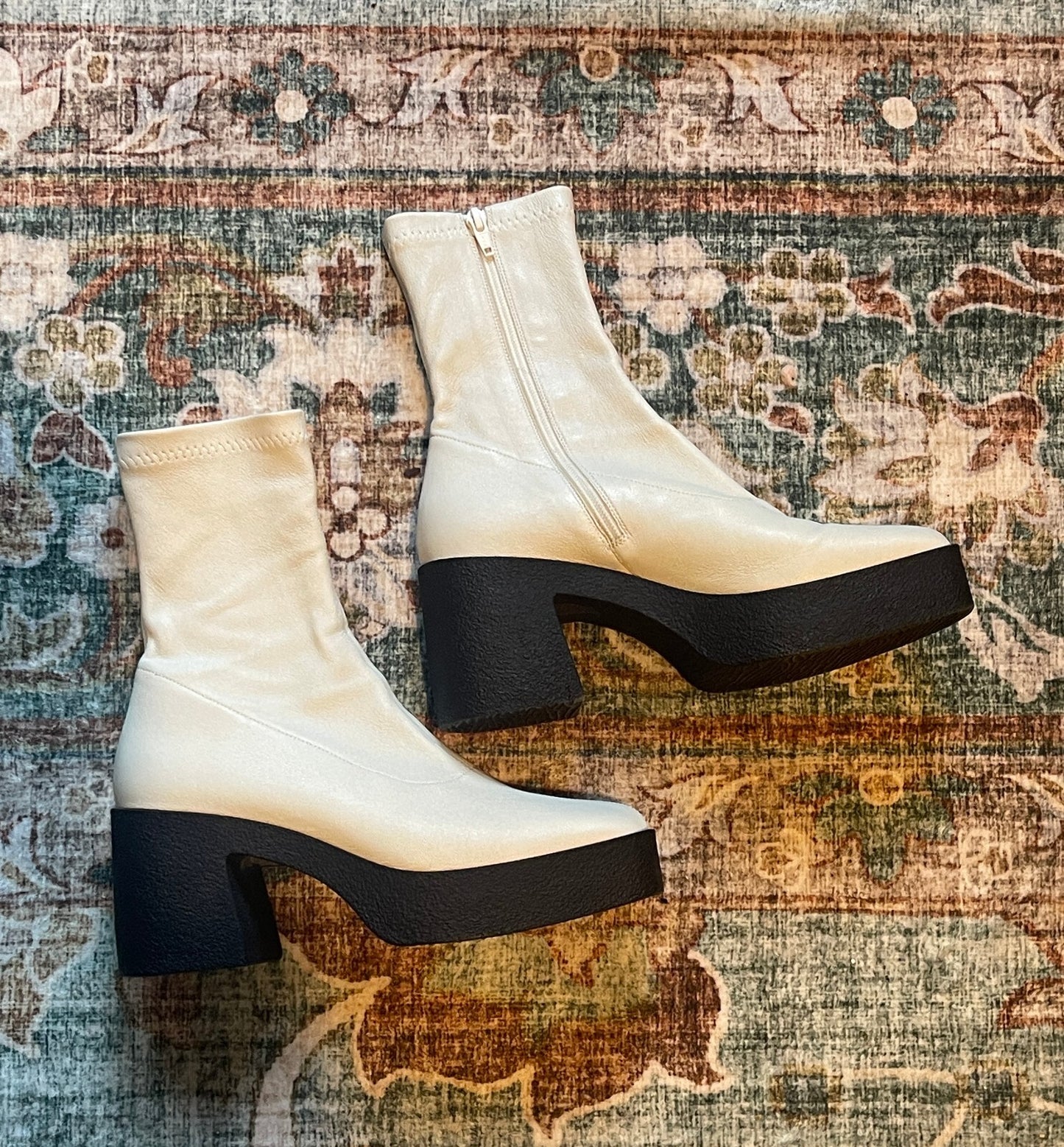 Akaada Booties