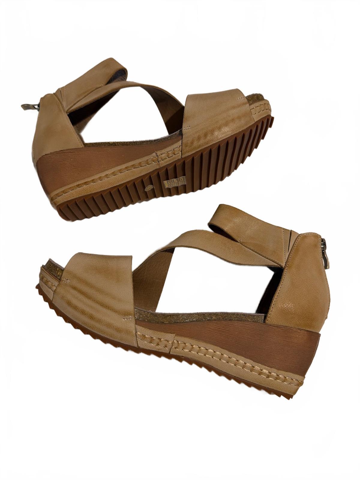 NWOB Antelope Davi Wedge Sandals