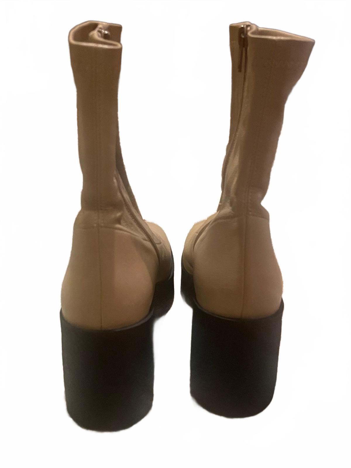 Akaada Booties