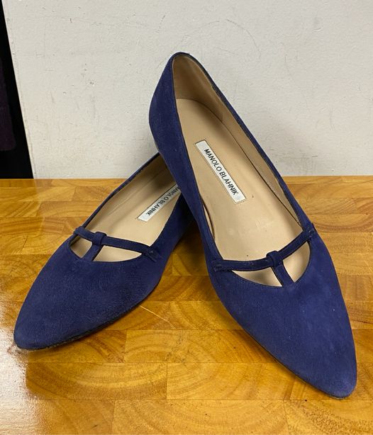 Manolo Blahnik Navy Blue Suede Pointed Toe Flats Size 39.5 US 9/9.5