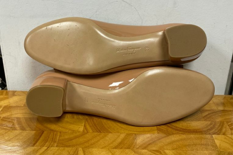 UNUSED Salvatore Ferragamo Blush Patent Leather Vara Heels Size 8